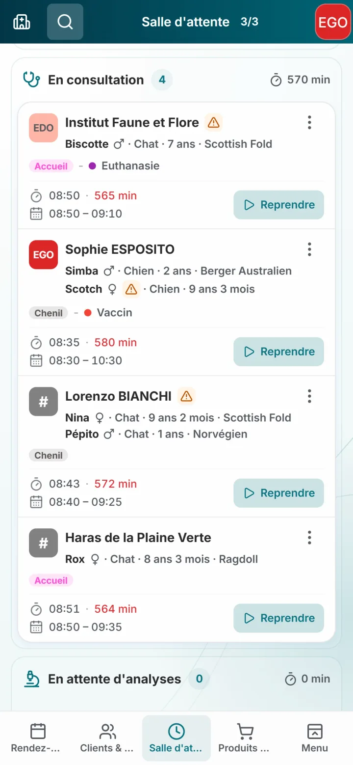 VetCoreSolution interface adapted to a smartphone